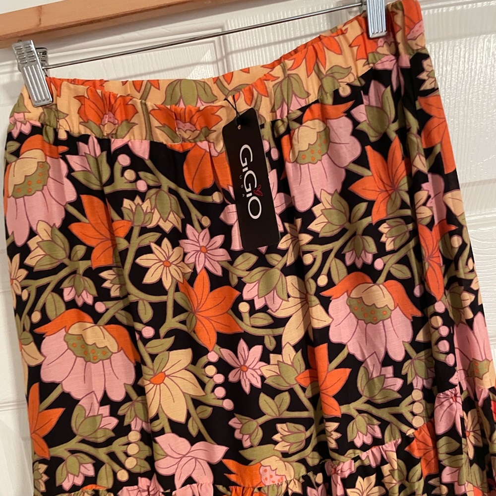 GiGio size L NWT long skirt